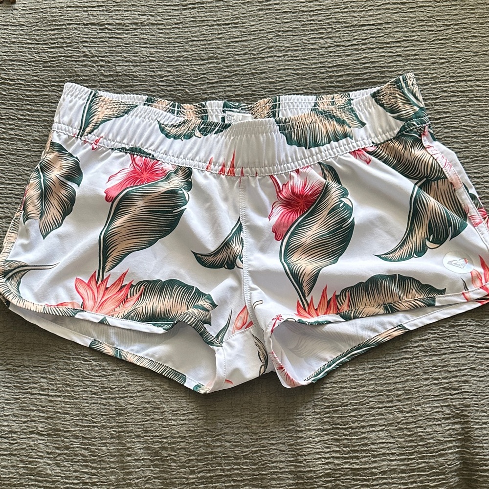 Floral Women’s One Piece Swimsuit with matching shorts and jacket. - Picture 5 of 12